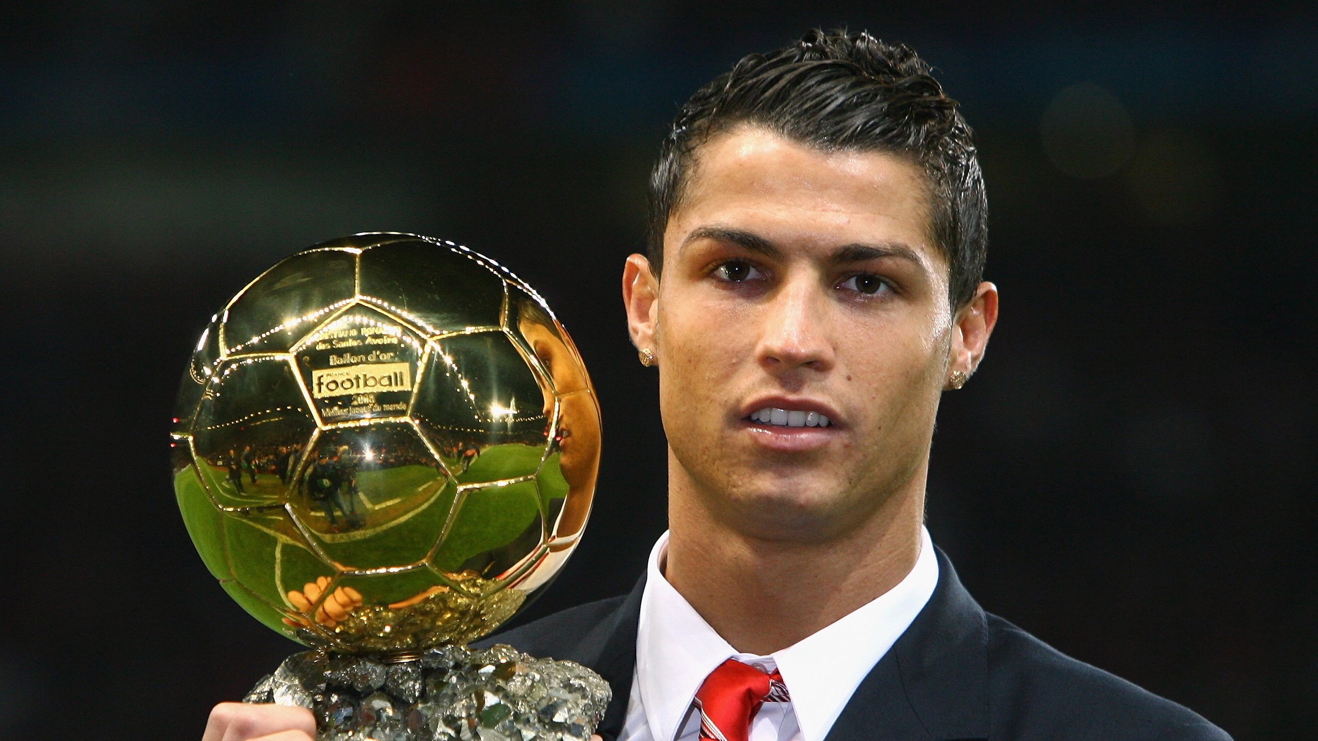 KPL舞台高度曝光32米巨幕亮相像在看科幻大片，kpl比赛现场